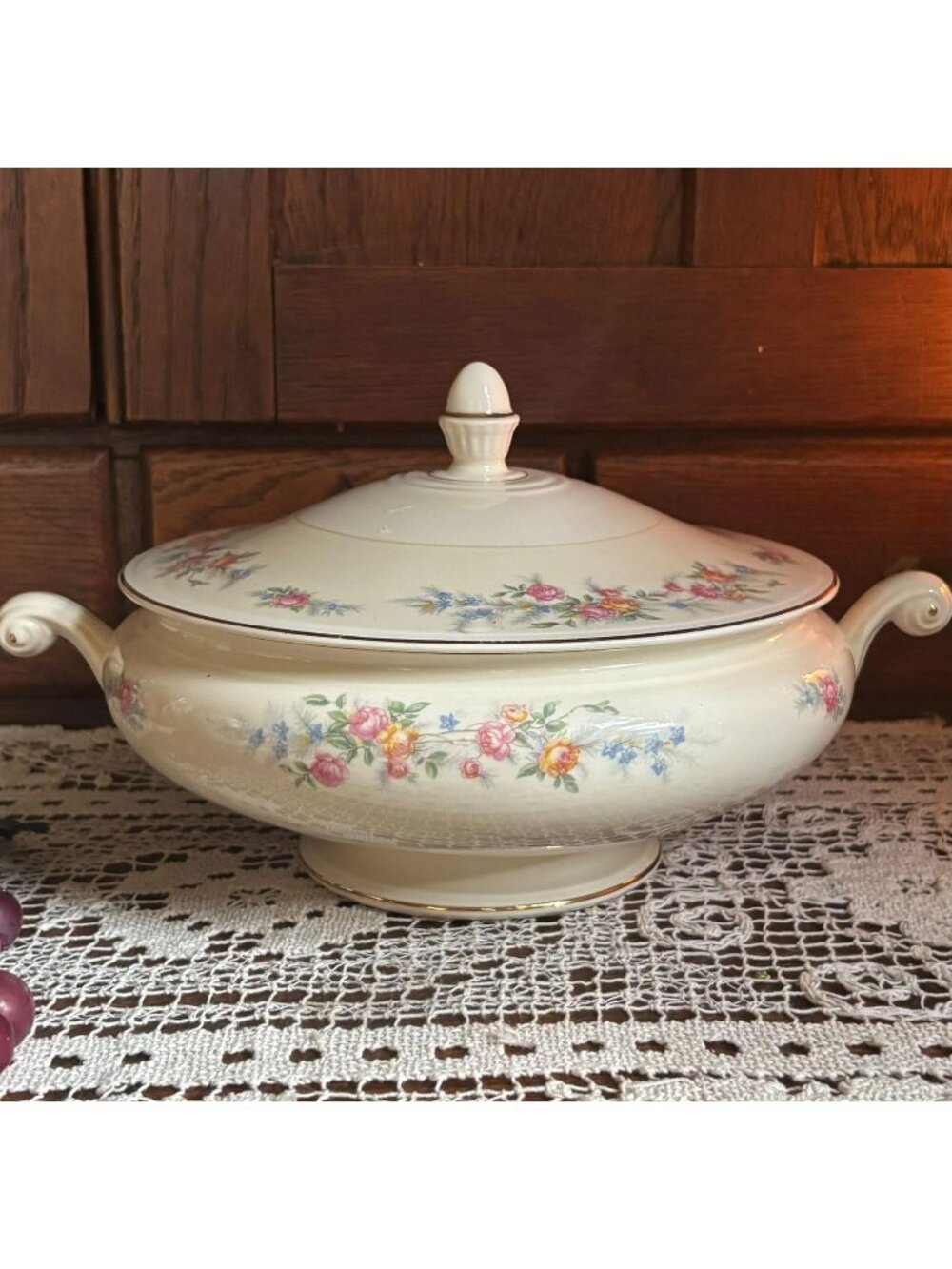 Vtg Homer Laughlin  Ferndale Eggshell Nautilus Covered Vegetable Serving Bowl